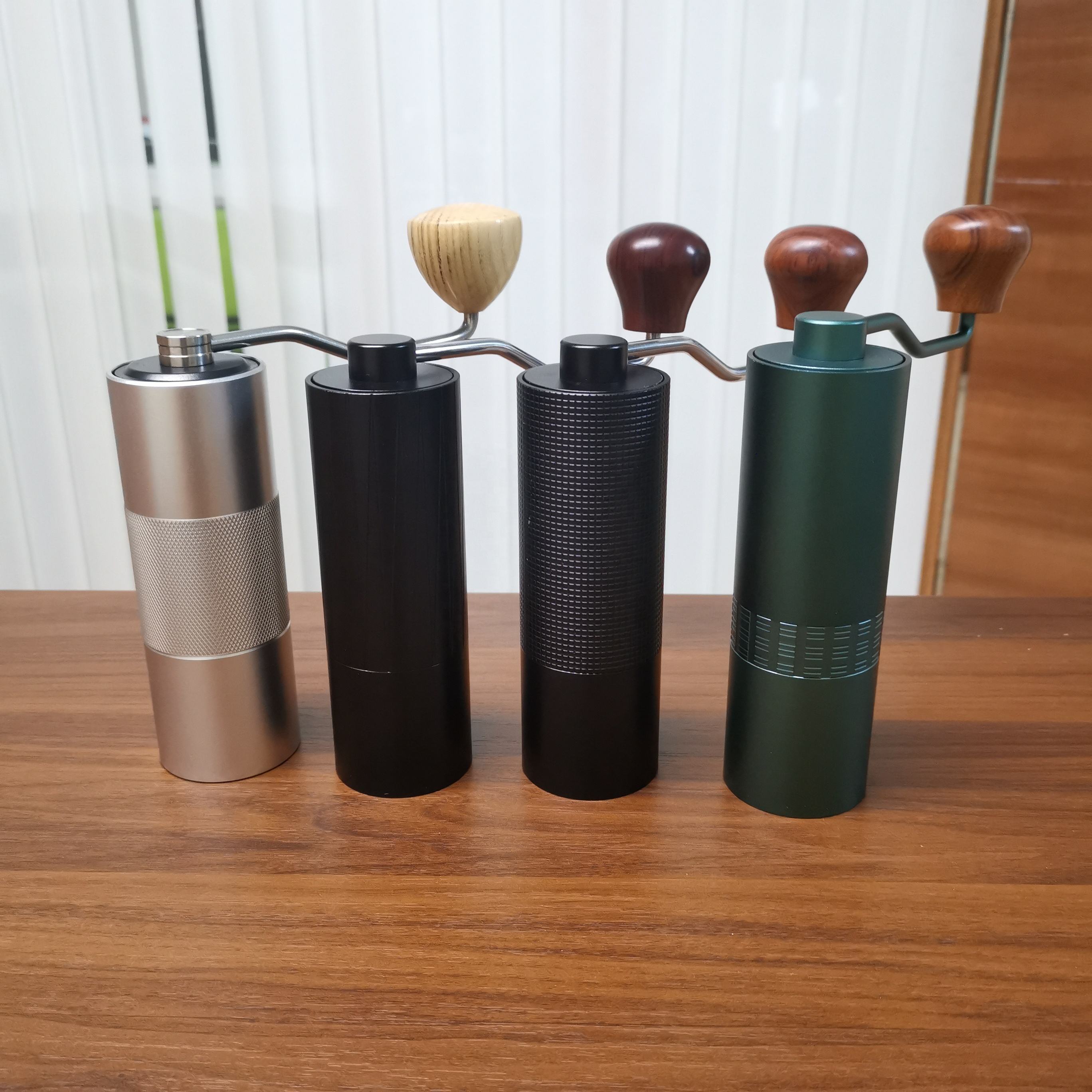조정 가능한 설정이있는 수동 커피 그라인더 sus420 burr 핸드 크랭크 커피 그라인더 휴대용 밀 빠른 연삭 효율